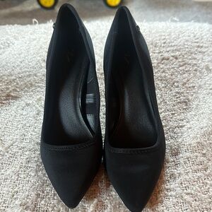Elegant Black Women's Pumps-Vera wang